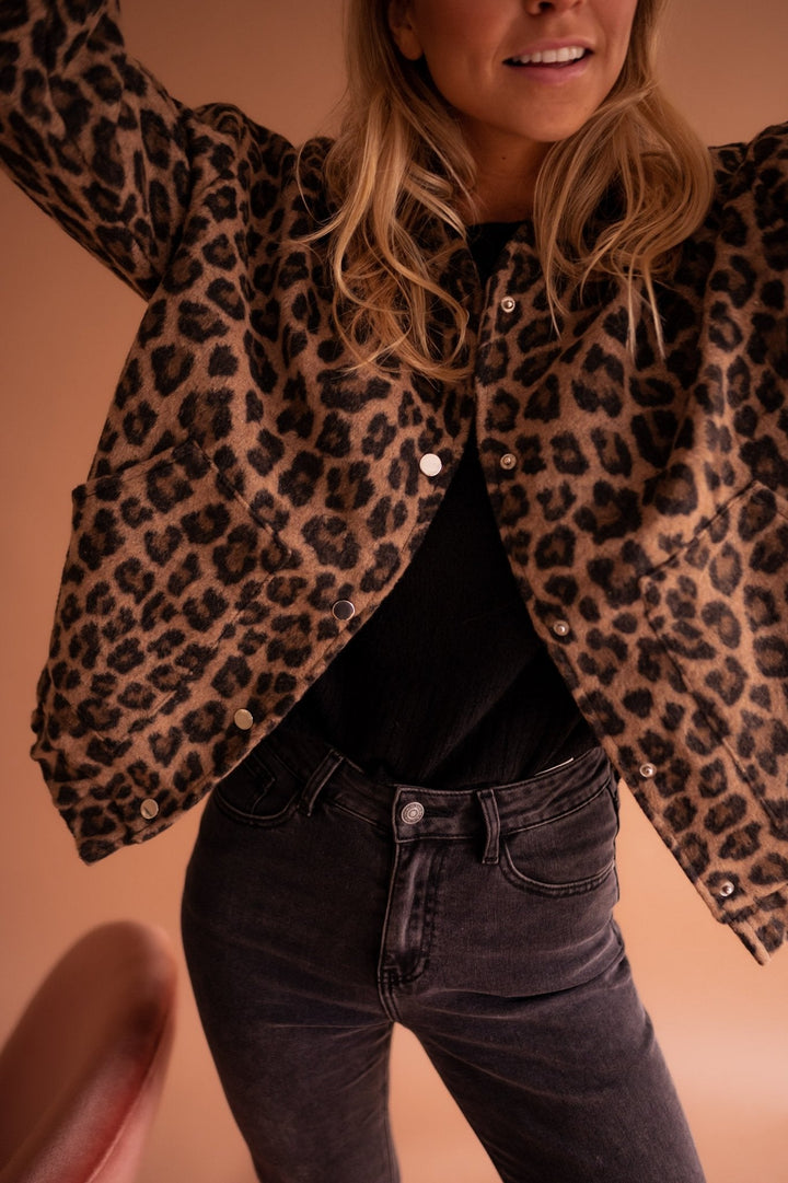 Elodie – Die Leoparden-Bomberjacke für mutige Looks mit Komfort